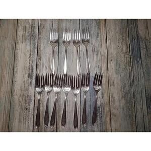 Oneida peerless silverplate "Lorain" Pattern.  1928 lot of 11 salad forks